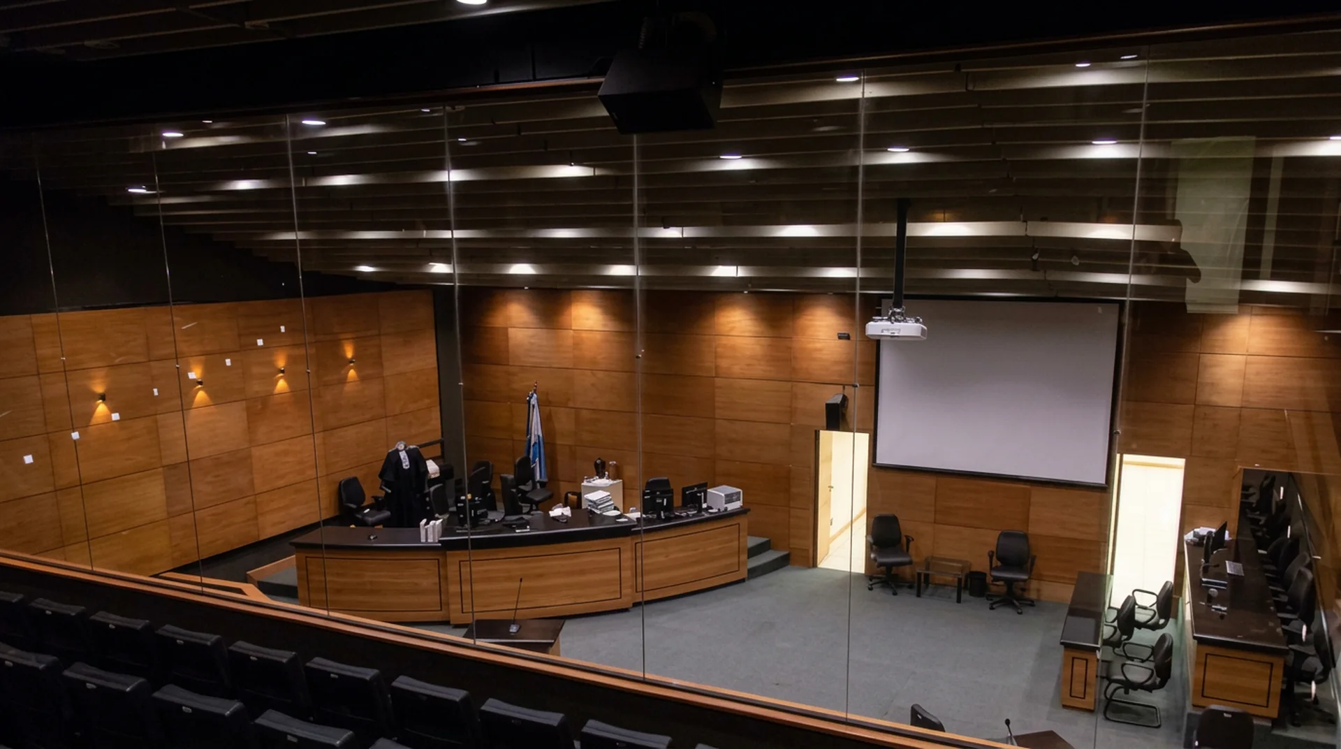 Plenário de tribunal